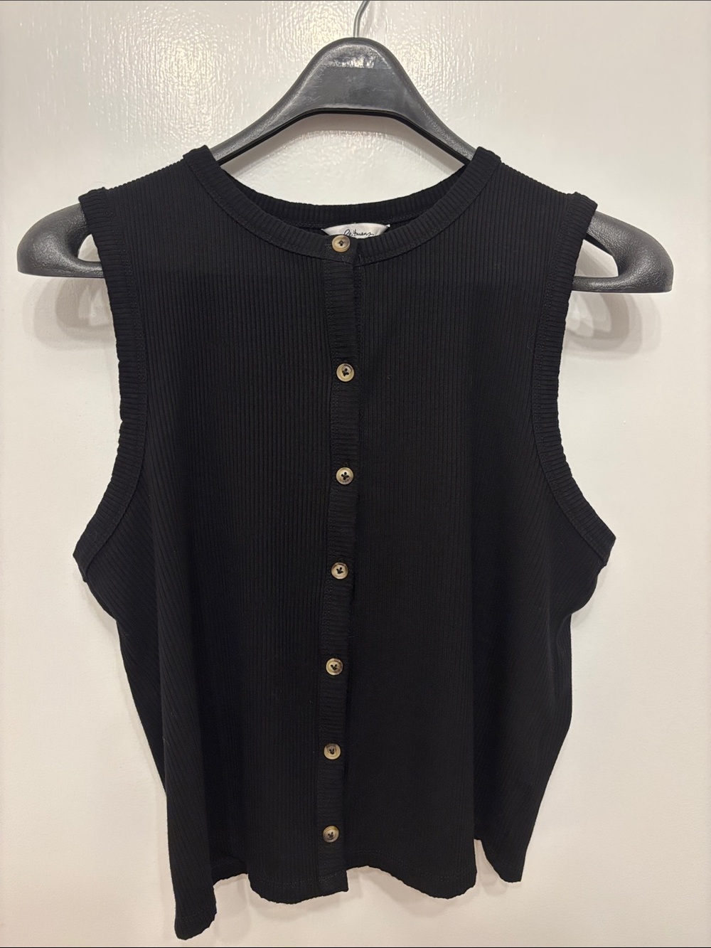 Reitmans Black Ribbed Button-Front Tank